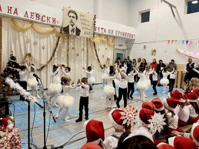 Коледно тържество 21.12.23 г. - ДГ Ралица - Кричим