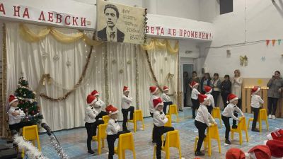 Коледно тържество 21.12.23 г. - ДГ Ралица - Кричим