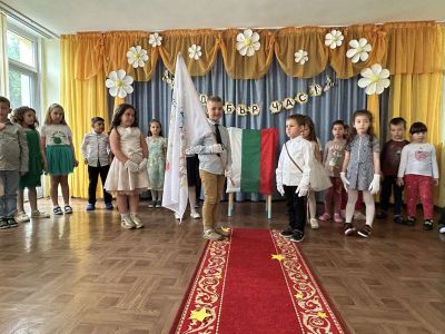 Знамето на ДГ "Ралица" - ДГ Ралица - Кричим