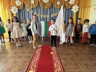 Знамето на ДГ "Ралица" - ДГ Ралица - Кричим