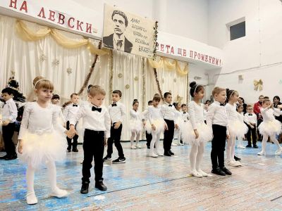 Коледно тържество 21.12.23 г. - ДГ Ралица - Кричим