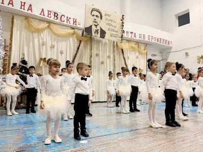 Коледно тържество 21.12.23 г. - ДГ Ралица - Кричим